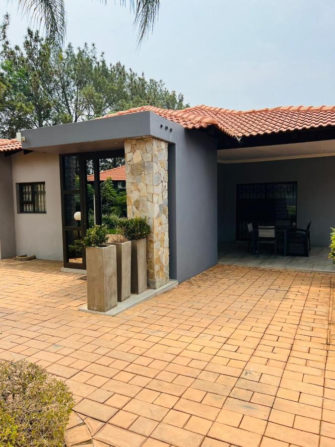 Ultimate Sky _ 2 Bedroom Villa พริทอเรีย ภายนอก รูปภาพ