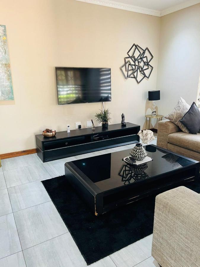Ultimate Sky _ 2 Bedroom Villa พริทอเรีย ภายนอก รูปภาพ