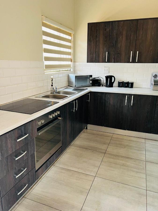 Ultimate Sky _ 2 Bedroom Villa พริทอเรีย ภายนอก รูปภาพ